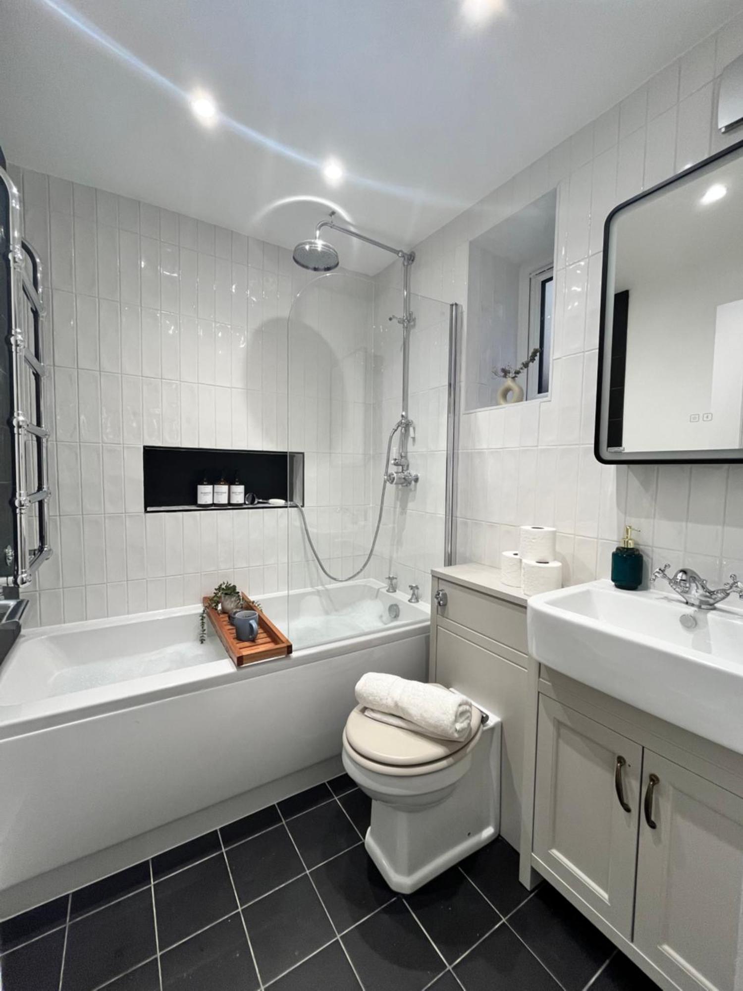 Cozy And Peaceful Apartment With Terrace In Hackney London Eksteriør billede